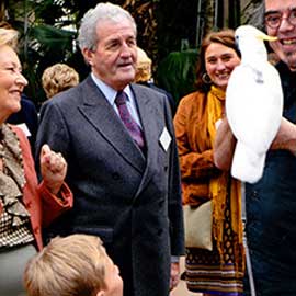 parrot and magician at Royal Palace Belgium