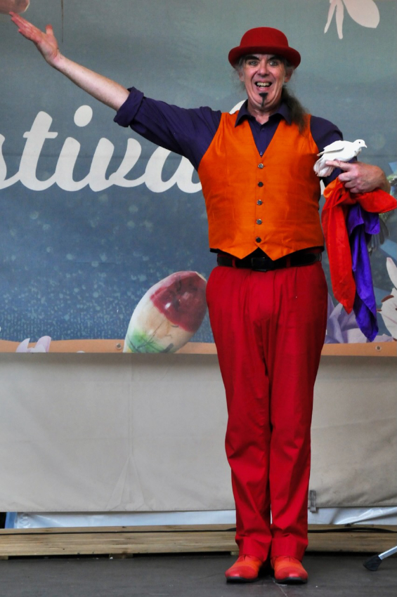 Magic show Pairi Daiza dove