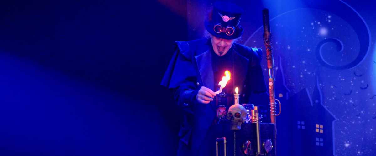 magician hallowwen fire